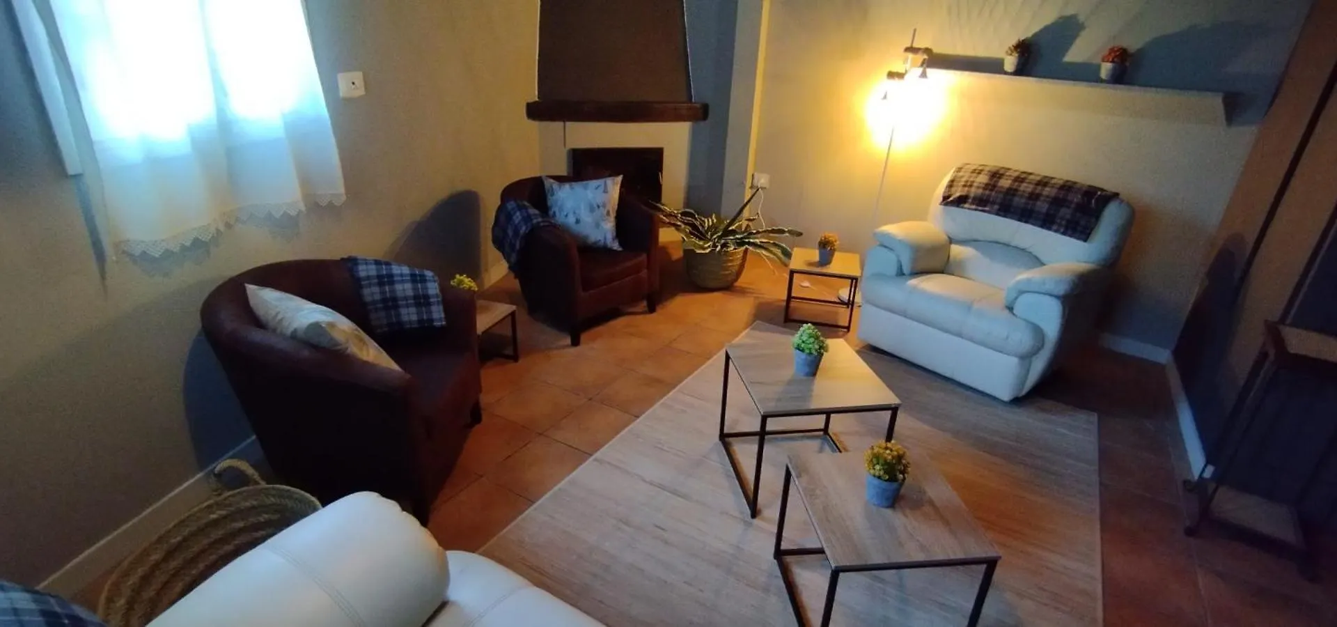 Guest house Hostal Casa Pirineus & Deportes De Aventura Baro