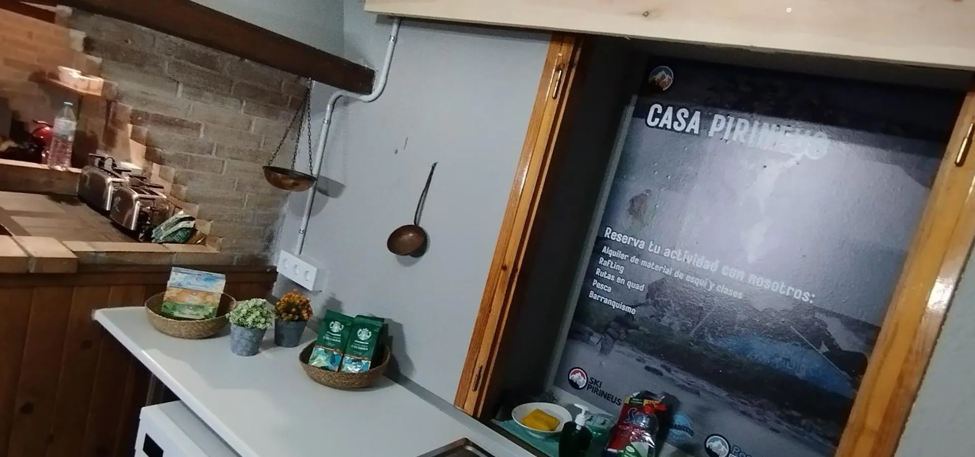 Hostal Casa Pirineus & Deportes De Aventura Baro  Guest house Baro (Catalonia)
