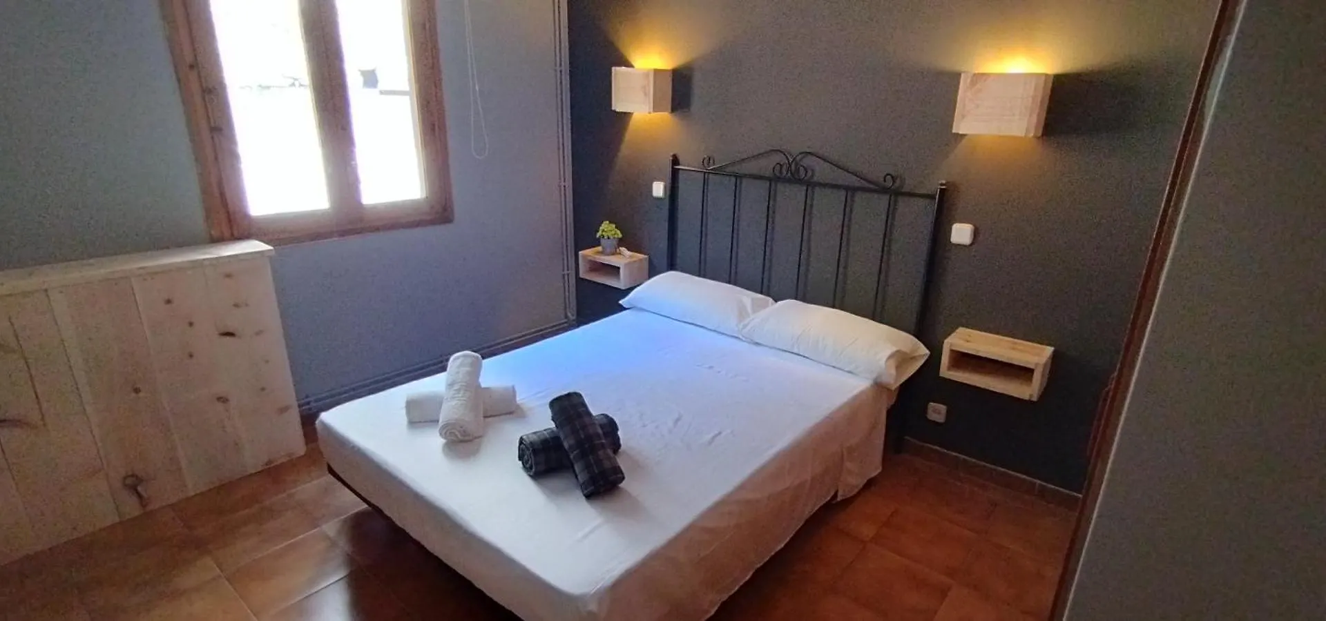 Hostal Casa Pirineus & Deportes De Aventura Baro  Spain