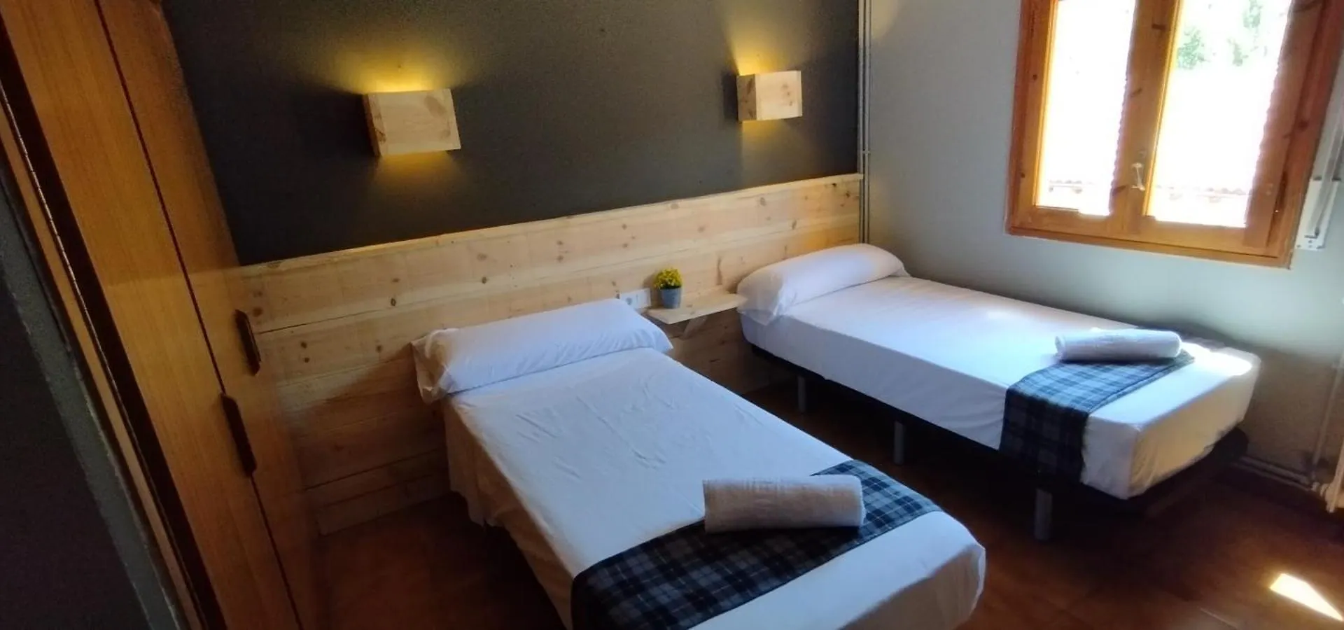 Guest house Hostal Casa Pirineus & Deportes De Aventura Baro