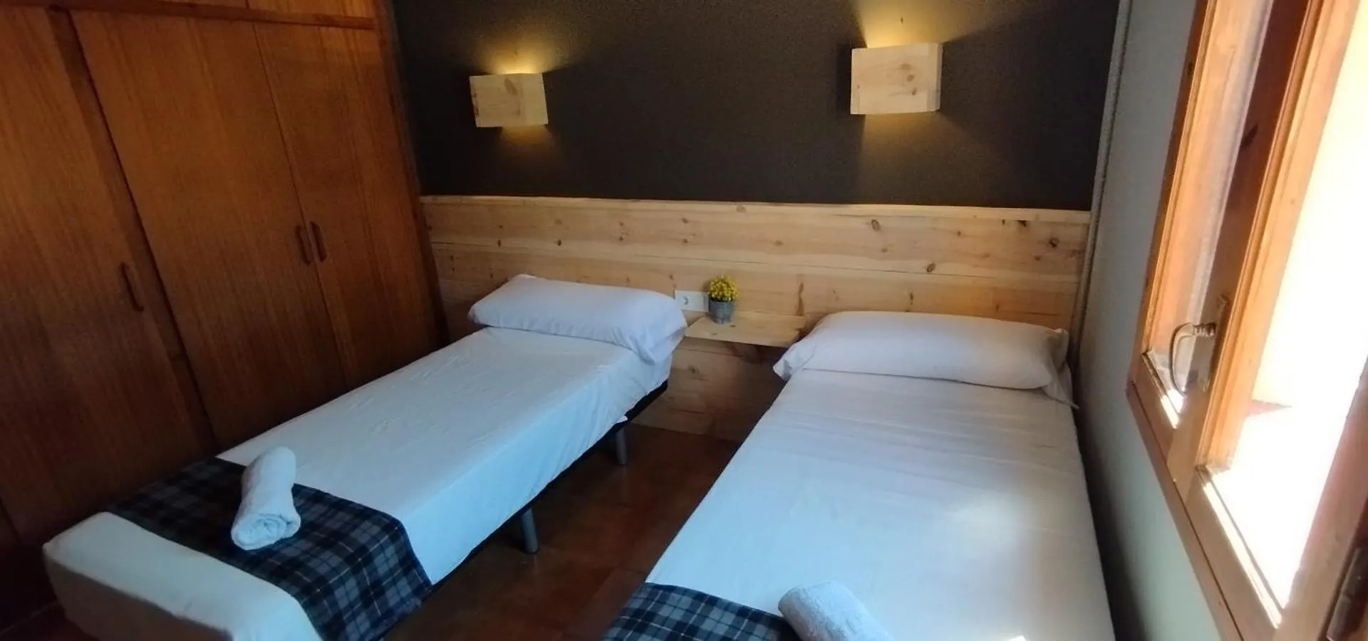 Guest house Hostal Casa Pirineus & Deportes De Aventura Baro  Spain
