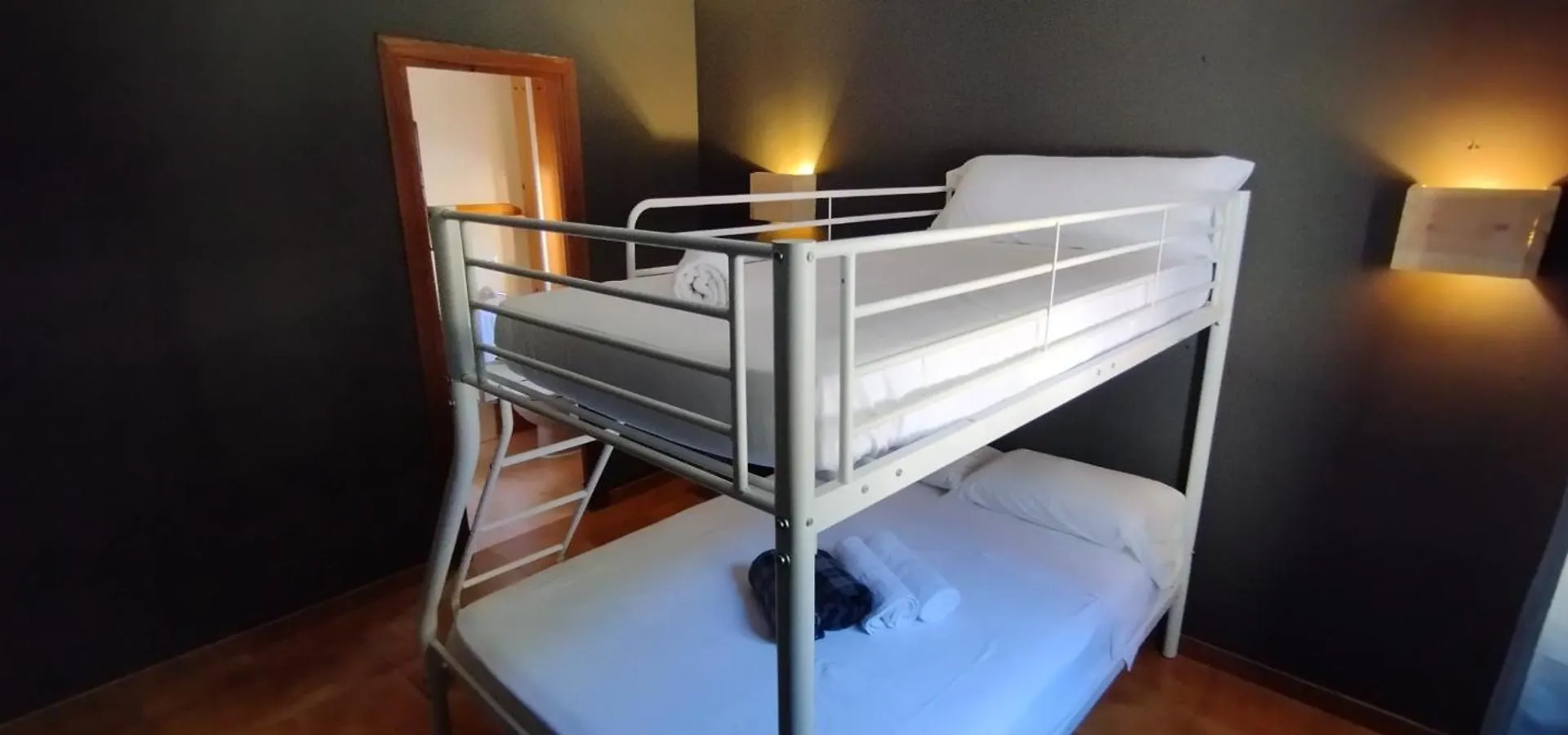 Hostal Casa Pirineus & Deportes De Aventura Baro