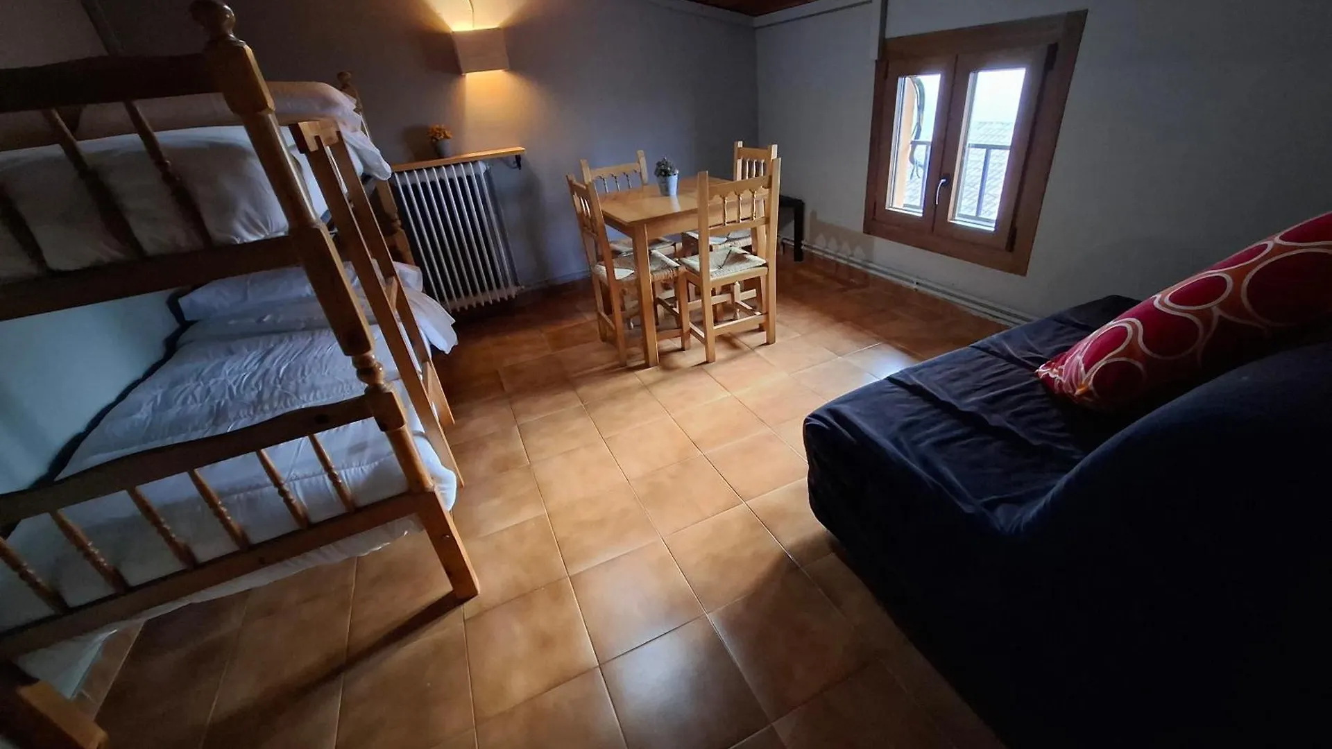 Guest house Hostal Casa Pirineus & Deportes De Aventura Baro